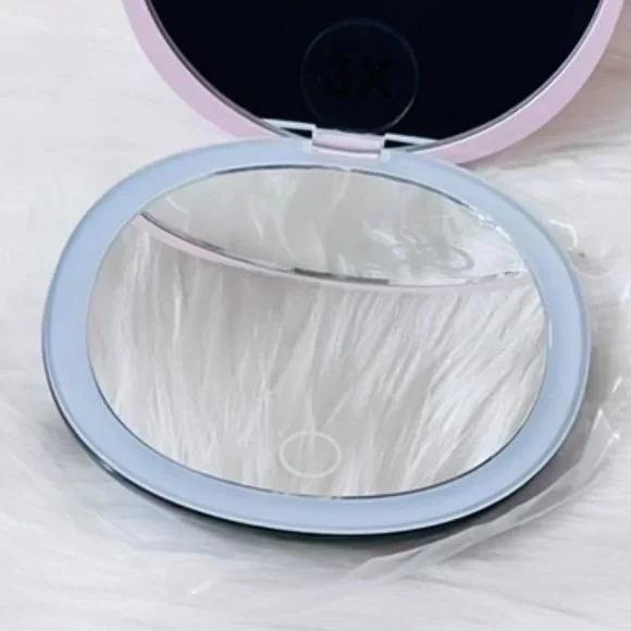 Hello Kitty® The Swirl LED‎ Compact Mirror
